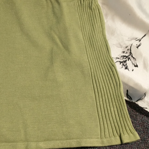 Sweater - Picture 2 of 4